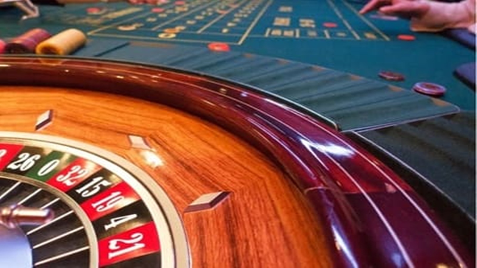 play craps at casino